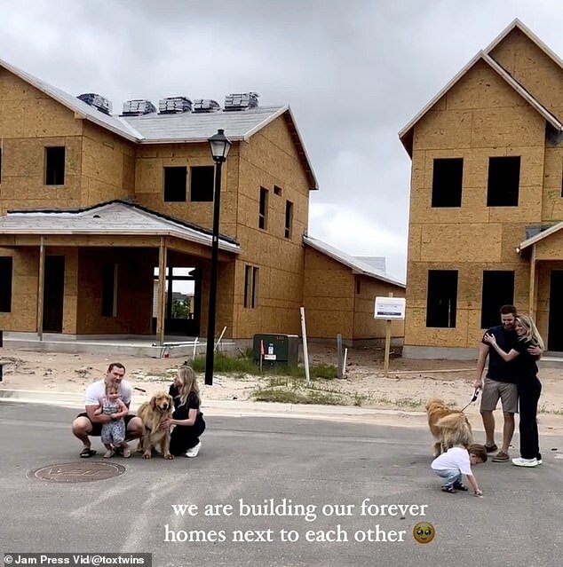 عجیب ترین خواهران دوقلو در جهان که هیچکس قادر به تشخیص آنها نیست حتی شوهرانشان! + عکس