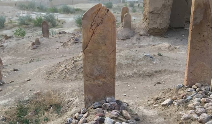حتما از قبرستان باستانی سنگی نشتیفان بازدید کنید