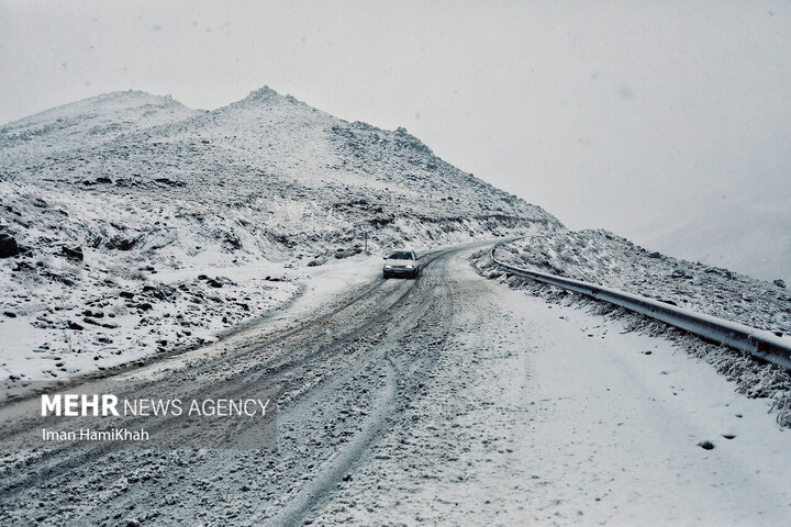 فیلمی از بارش زیبای برف در جاده چالوس