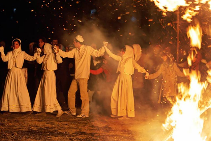 جشن آذرگان در گذشته چگونه برگزار می شد؟ | جشن آذرگان مربوط به چه قومی است؟