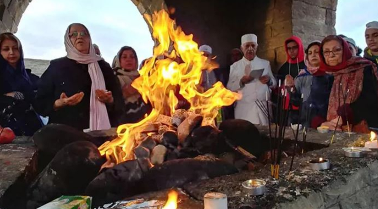 جشن آذرگان در گذشته چگونه برگزار می شد؟ | جشن آذرگان مربوط به چه قومی است؟