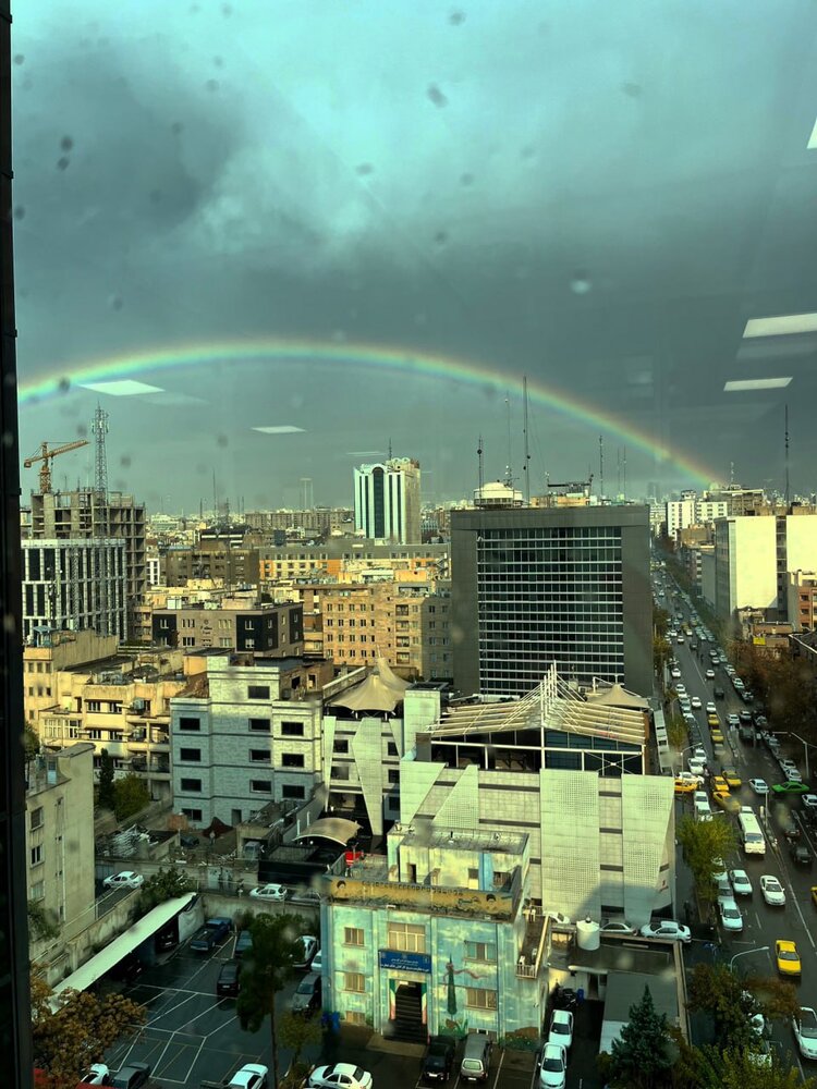 تصاویری زیبا از رنگینکمان امروز در آسمان تهران