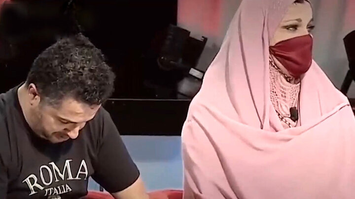 رفتار جنجالی یک زن با شوهرش در آنتن زنده تلویزیون! + عکس