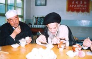 غذا خوردن عجیب روحانی مشهور به سبک چینی‌ها + عکس