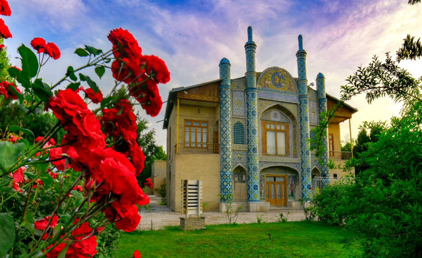 اثر تاریخی آیینه خانه مفخم در کدام شهر است