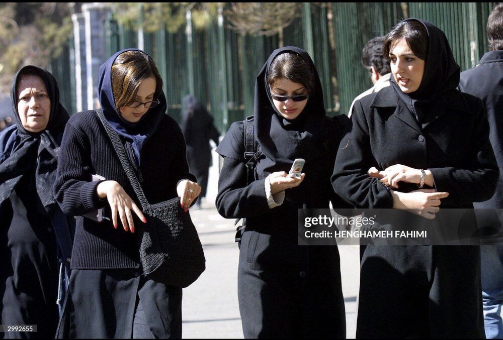 عکسی از تیپ چند دانشجوی دختر در سال ۸۲