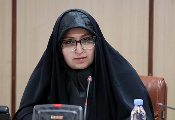 شعرخوانی نرجس سلیمانی در شورای شهر