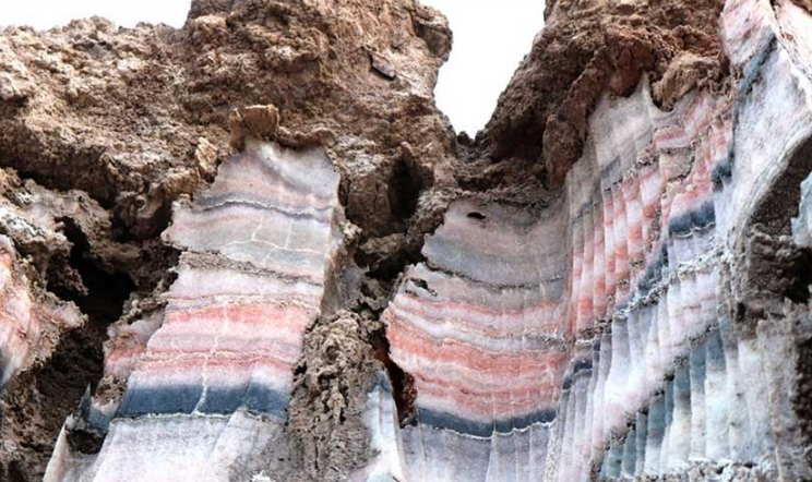 گنبد نمکی بستک کجاست؟