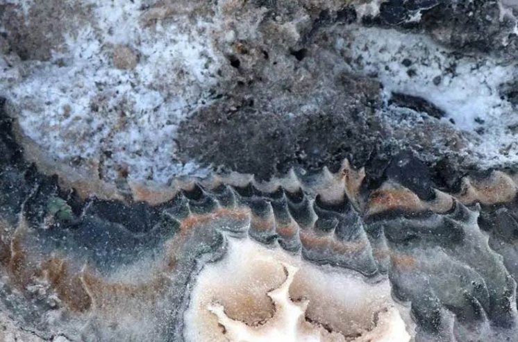 گنبد نمکی بستک کجاست؟