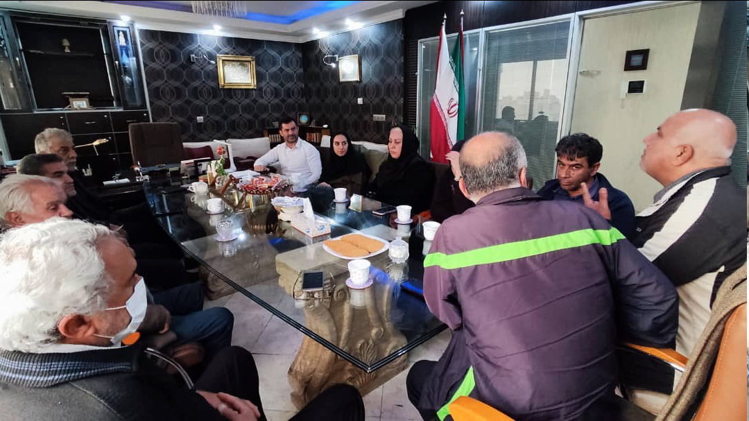 نشست صمیمانه خشایار نادی و سیده ناهید کریمی با شماری از نمایندگان تاکسیداران خطی فرودگاه‌های تهران