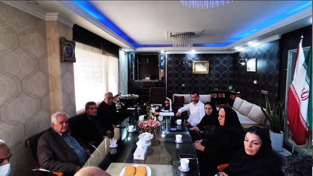 نشست صمیمانه خشایار نادی و سیده ناهید کریمی با شماری از نمایندگان تاکسیداران خطی فرودگاه‌های تهران