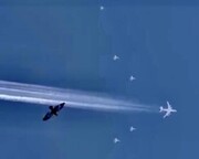 لحظه عبور هواپیمای پوتین از آسمان شیراز با سوخوهای اسکورت کننده/ فیلم
