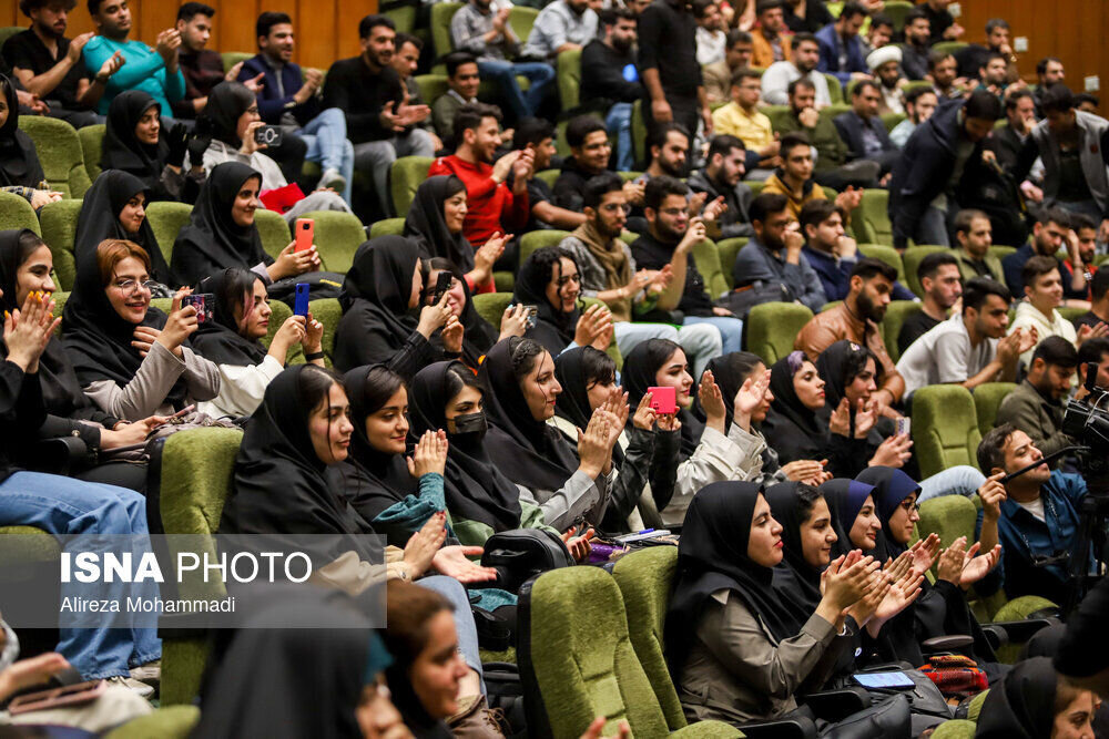 عکسی از حجاب دانشجویان دختر در نشست وزیر کشور