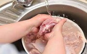 شستن مرغ خام خطر دارد؟