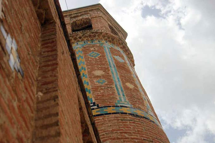 حتما از مسجد دومناره سقز بازدید کنید