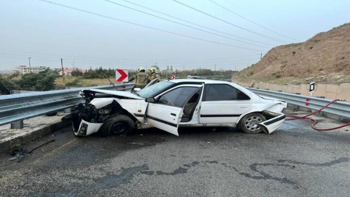 واژگونی وحشتناک خودرو پژو ۴۰۵ در اتوبان پس از بی احتیاطی راننده نیسان + فیلم