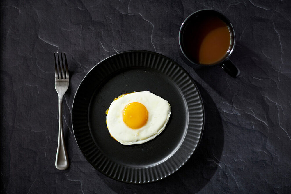 چرا باید از خوردن تخم مرغ به همراه قهوه یا چای خودداری کنید؟