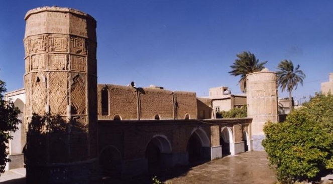 قدمت مسجد جامع داراب چقدر است؟