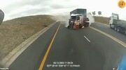 نجات معجزه آسای راننده کامیون از تصادف با تریلی در حال آتش سوزی + فیلم