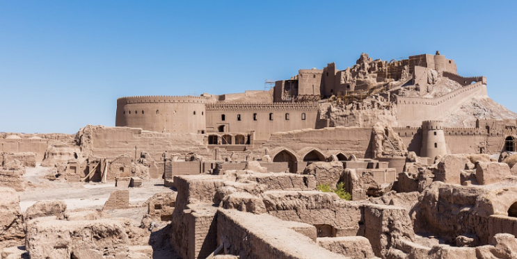 حتما از قلعه ایزدخواست آباده فارس بازدید کنید