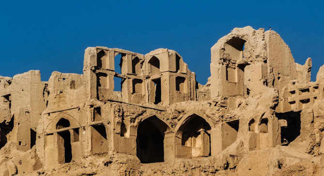 معماری جالب قلعه ایزدخواست