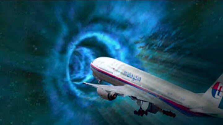تصاویر آخر الزمانی از لحظه ناپدید شدن هواپیمای مسافربری در آسمان! + فیلم