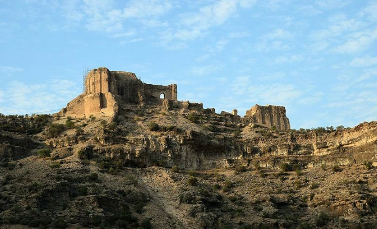 علت نامگذاری قلعه دختر فیروزآباد