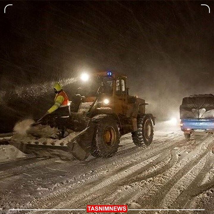 بارش برف شدید در جاده‌ چالوس و هراز | امشب و فردا مسافران از محورها تردد نکنند! + فیلم