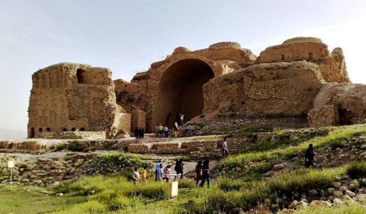 حتما از معماری کاخ اردشیر بابکان فیروزآباد بازدید کنید