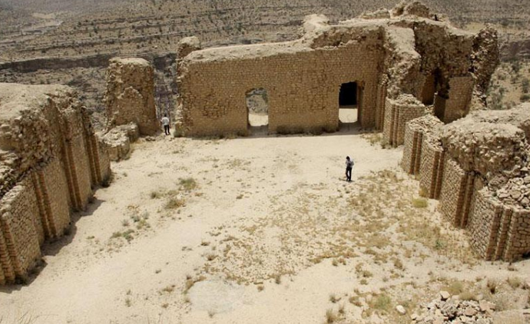 شهر باستانی گور فیروزآباد کجاست؟