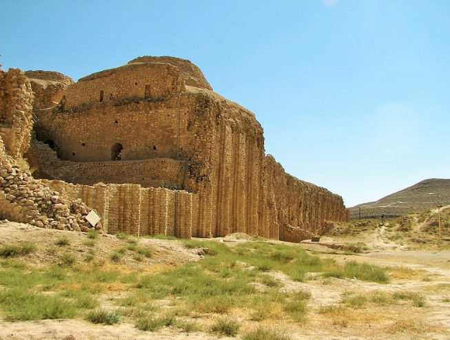 حتما از چشم‌انداز باستان‌ شناسی ساسانی منطقه فارس بازدید کنید