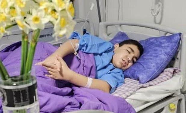 اولین عکس از علیخانی روی تخت بیمارستان / آخرین وضعیت جسمانی او