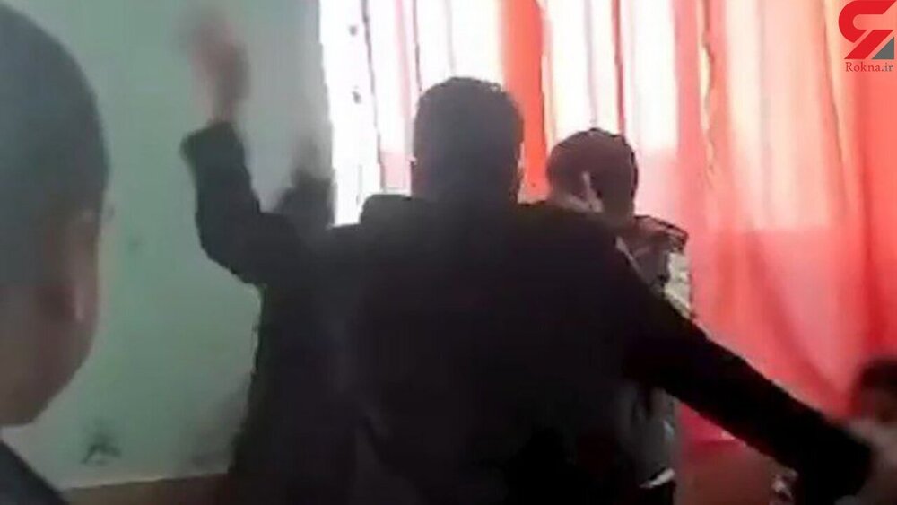 کتک زدن یک دانش آموز توسط معلم شیرازی!+ عکس