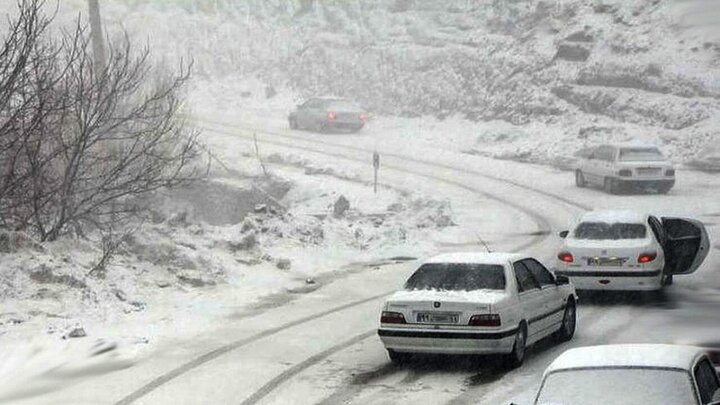این شهر مازندران زیر برف مدفون شد + سفیدپوش شدن درختان / فیلم