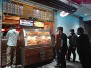 عکسی شوکه کنده از فیش قیمت غذاهای یک رستوران در سال ۹۸