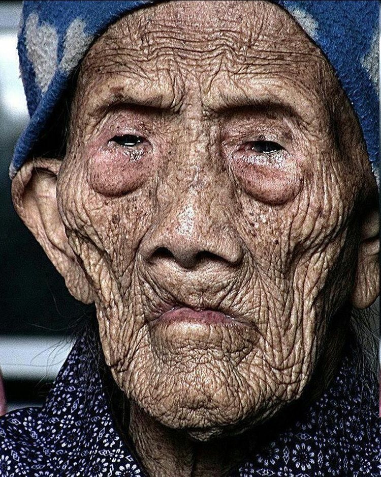 تصویری وایرال شده از پیرترین مرد جهان 