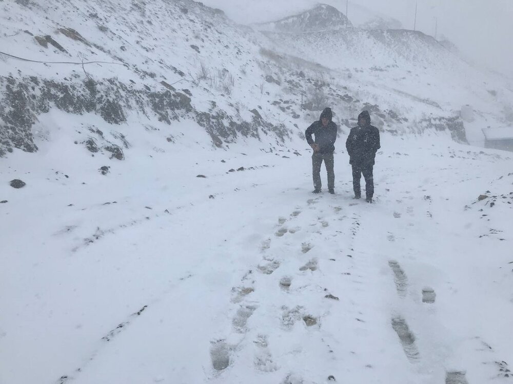 بسته شدن جاده خلخال به پونل به دلیل بارش برف + عکس