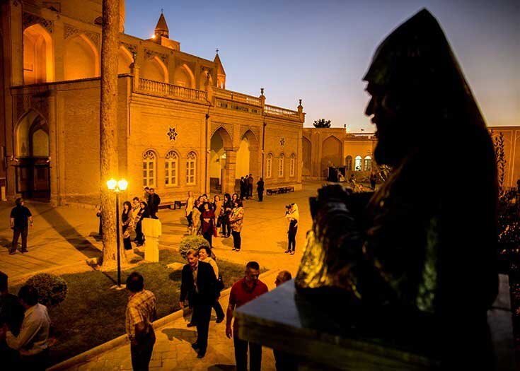 تصاویر ناباوارنه‌ای که از شب کریسمس اصفهان بیرون آمد