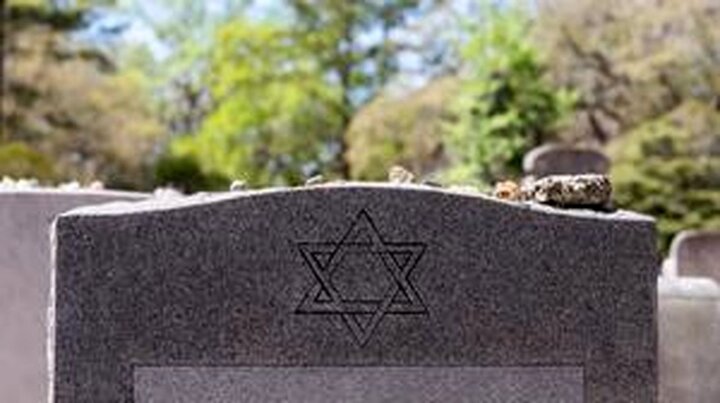 نوشته عجیب سنگ قبر یک یهودی در آمریکا جنجالی شد