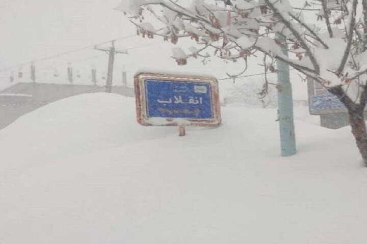  بارش شدید برف در پایتخت برفی ایران / فیلم