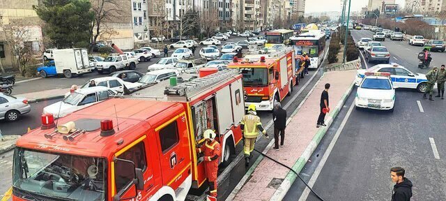 عکسی از برخورد شدید کامیونت با ۱۲ خودرو در تهرانپارس
