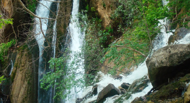 آبشار وارگ کجاست؟