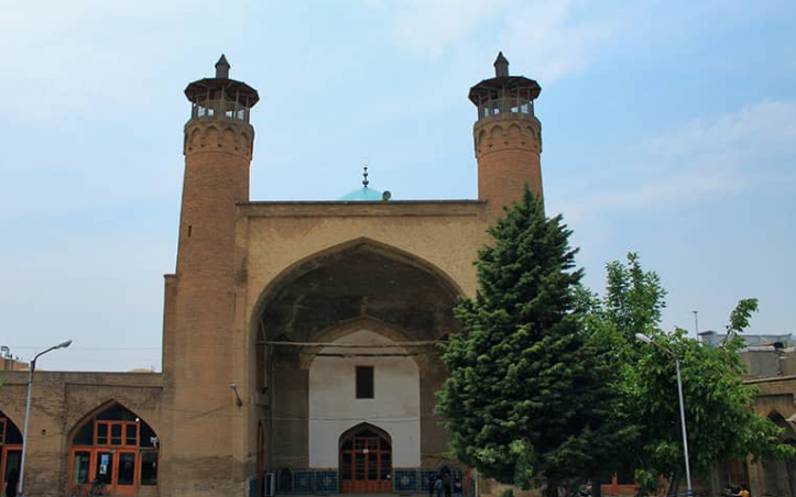 قدمت مسجد جامع بروجرد چقدر است؟