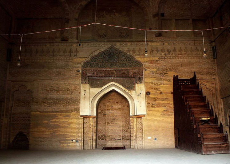 قدمت مسجد جامع بروجرد چقدر است؟