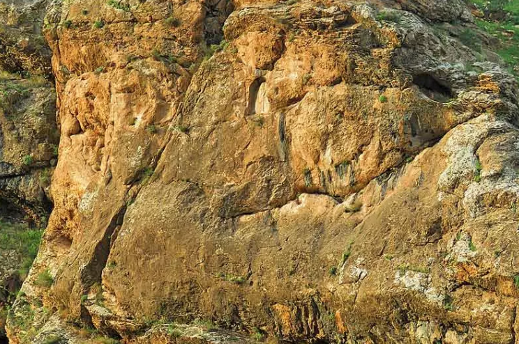 حتما از کتیبه تنگی ور کامیاران کردستان بازدید کنید