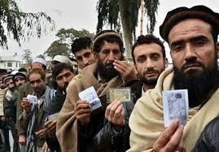 هجوم عجیب مردم هرات برای ثبت نام پاسپورت! + فیلم