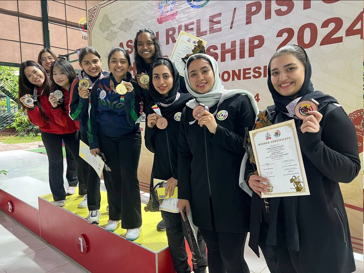 تیم تفنگ زنان ایران مدال برنز آسیا را به دست آورد + عکس