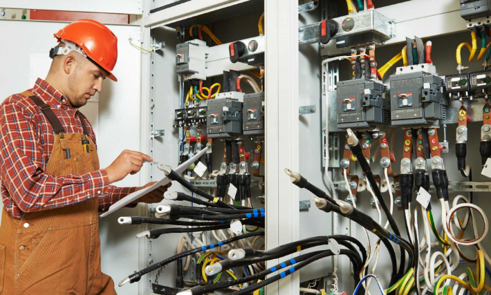 مهم‌ترین نکات در استخدام مهندس برق