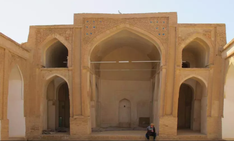 حتما از مسجد جامع سنگان بازدید کنید