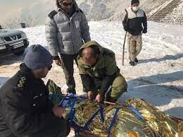 جان باختن یک کوهنورد در ارتفاعات شمال تهران